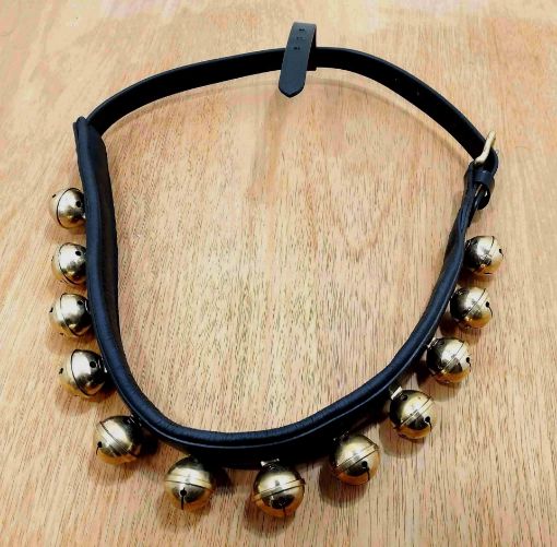 Immagine di COLLARE IN CUOIO X CAVALLO CON 12 CAMPANELLI IN OTTONE