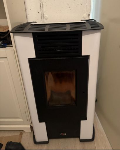 Immagine di STUFA A PELLET AURORA 10,4kw - USATA IN OTTIMO STATO